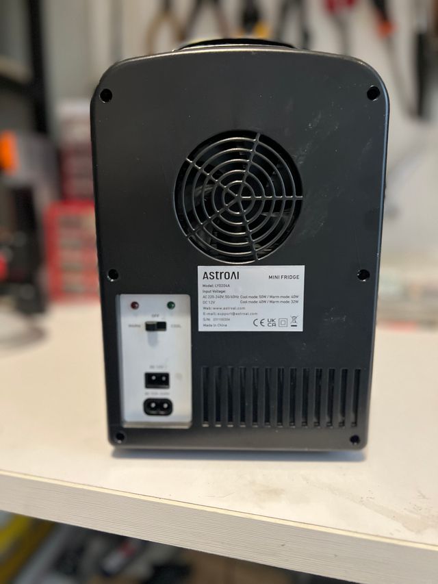 Mini Nevera AstroAI Frío/Calor 12V/220V