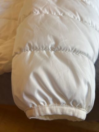 Abrigo blanco perla con capucha (Unisex)