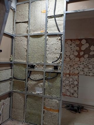 Albañil y carpintería