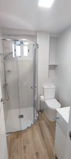 Albañil y carpintería