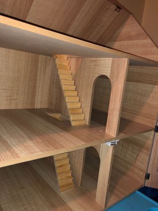 Casa de muñecas de madera