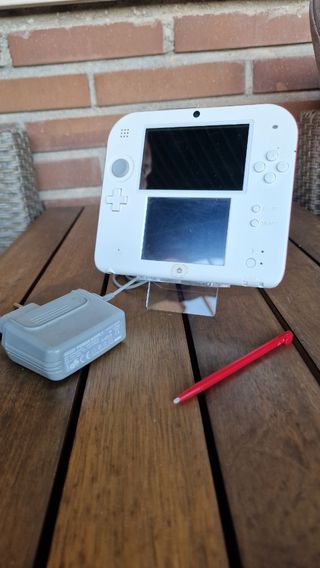 Nintendo 2DS Blanca original + Lapiz + cargador