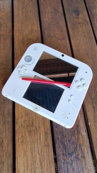 Nintendo 2DS Blanca original + Lapiz + cargador
