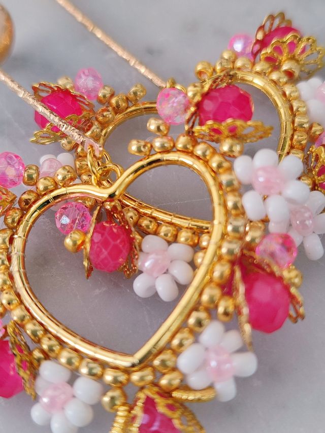 Orecchini pendenti cuore perline e cristalli