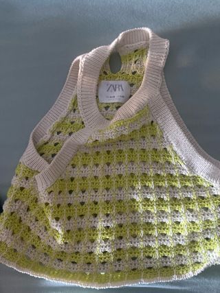 Camiseta Zara niña verde y blanca. talla10