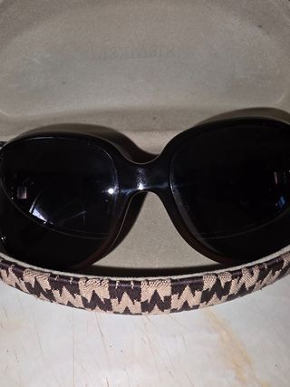 Gafas de sol Max Mara mujer con funda