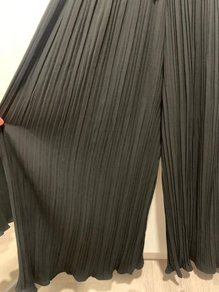 Pantalón fluido negro plisado