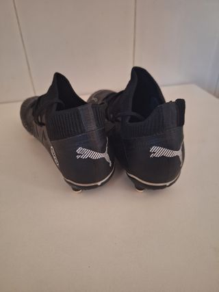 Botas de fútbol Puma negras