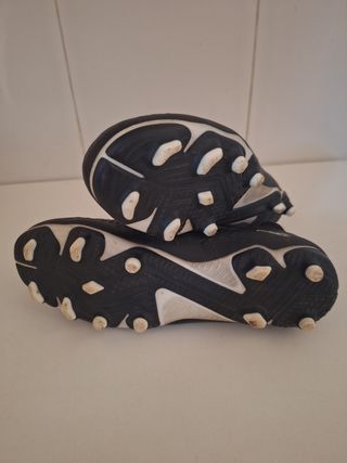 Botas de fútbol Puma negras