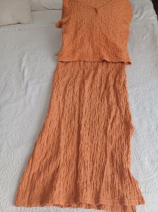 Conjunto  de falda y camiseta naranja texturizado