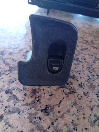 Botón elevalunas delantero derecho Alfa Romeo 147