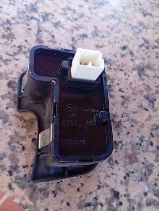 Botón elevalunas delantero derecho Alfa Romeo 147