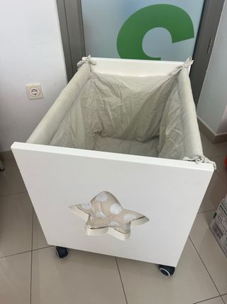 Cuna colecho blanca con vestidura beige
