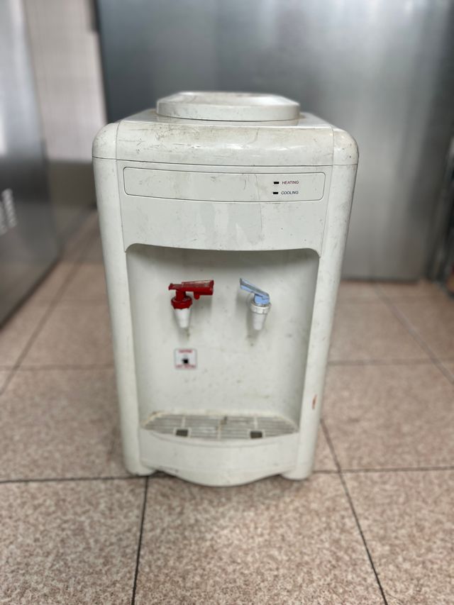 Dispensador Agua Fría y Caliente
