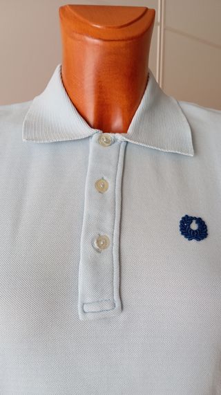 Polo vintage azul bebé. 