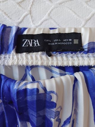Falda midi plisada Zara floral azul