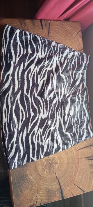 Minifalda Guess con lentejuelas