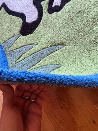 Alfombra infantil con vaca y notas musicales