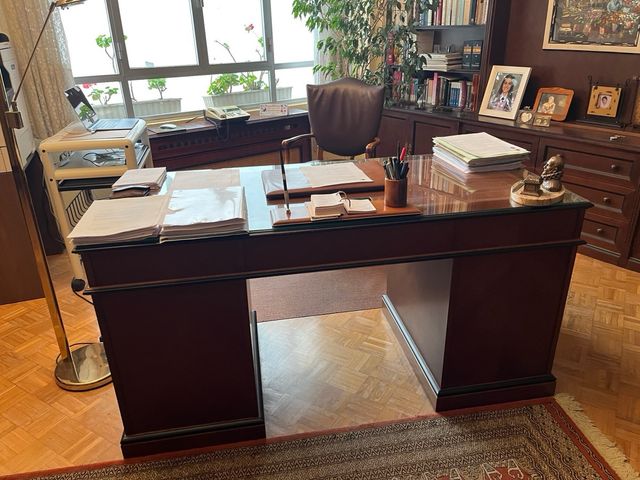 Mesa de despacho abogado madera y terciopelo