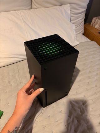 Xbox Series X 1TB + Mando + 2 Juegos
