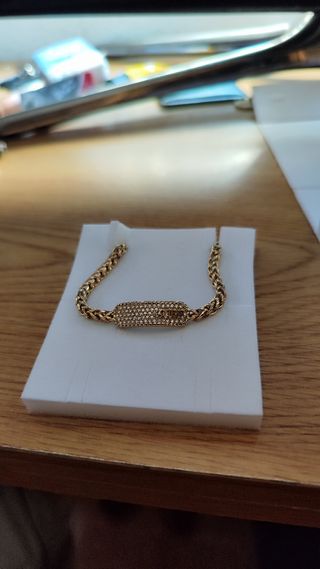 Pulsera Guess Chapado en Oro. 