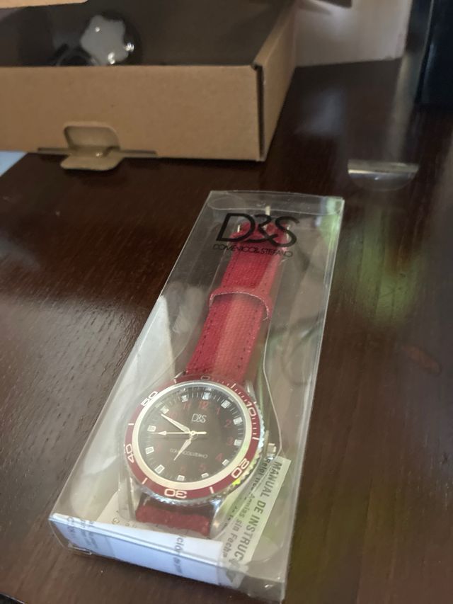 Reloj DBS nuevo con caja
