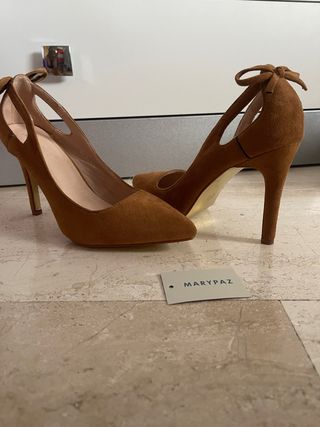 Zapatos de tacón Marypaz marrones con lazo