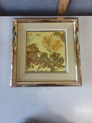 Dos lacas con marco dorado