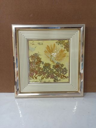 Dos lacas con marco dorado