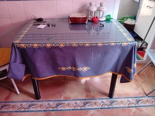 Mesa de cocina con cajón,cristal y dos sillas