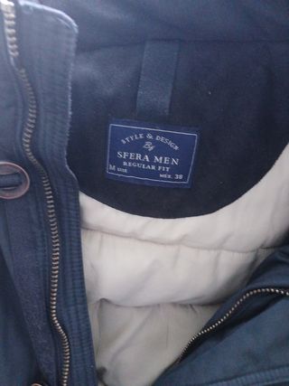 Cazadora azul con capucha y pelo