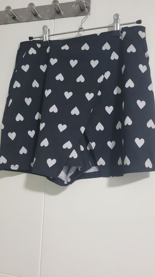 Pantalón falda corto con corazones