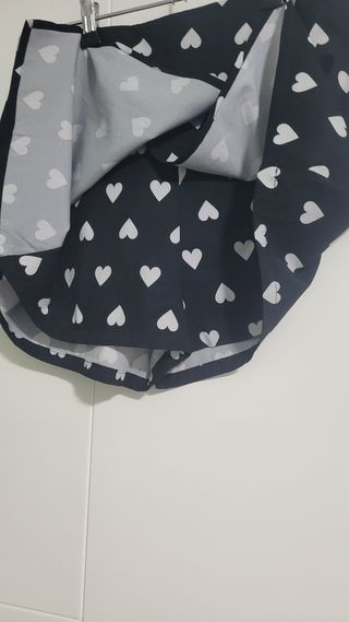 Pantalón falda corto con corazones