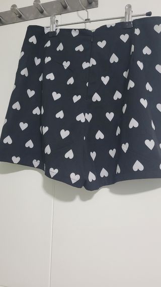 Pantalón falda corto con corazones