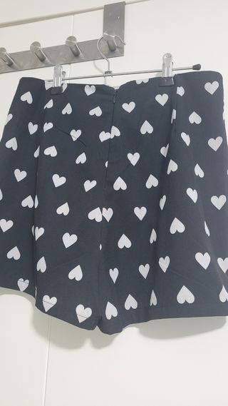 Pantalón falda corto con corazones