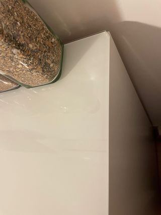 Mesitas y cómoda de Banak blanco