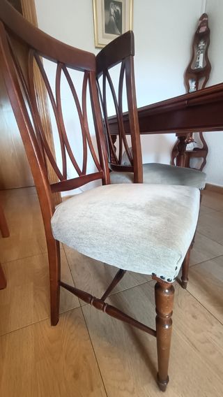 Mesa de comedor de madera
