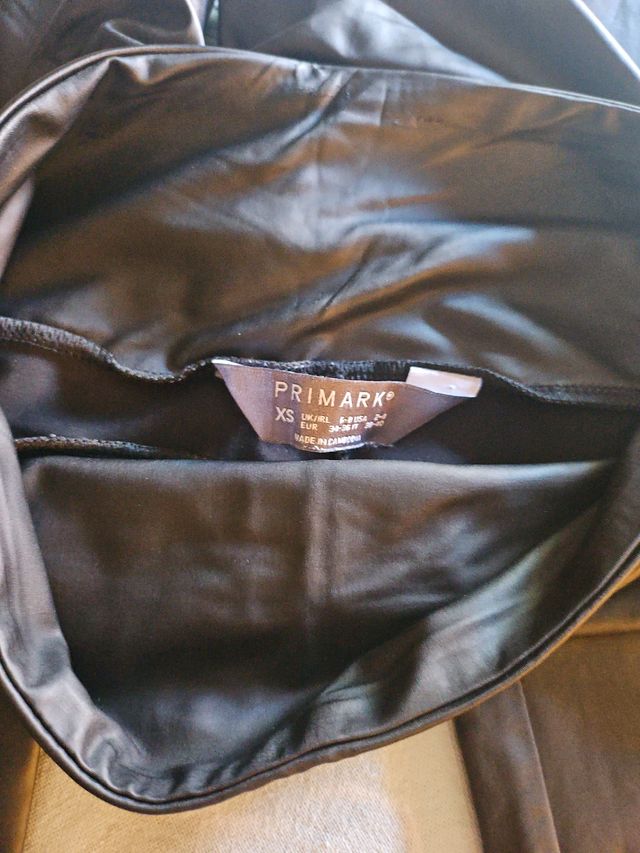 Pantaloni in similpelle da bambina Primark XS