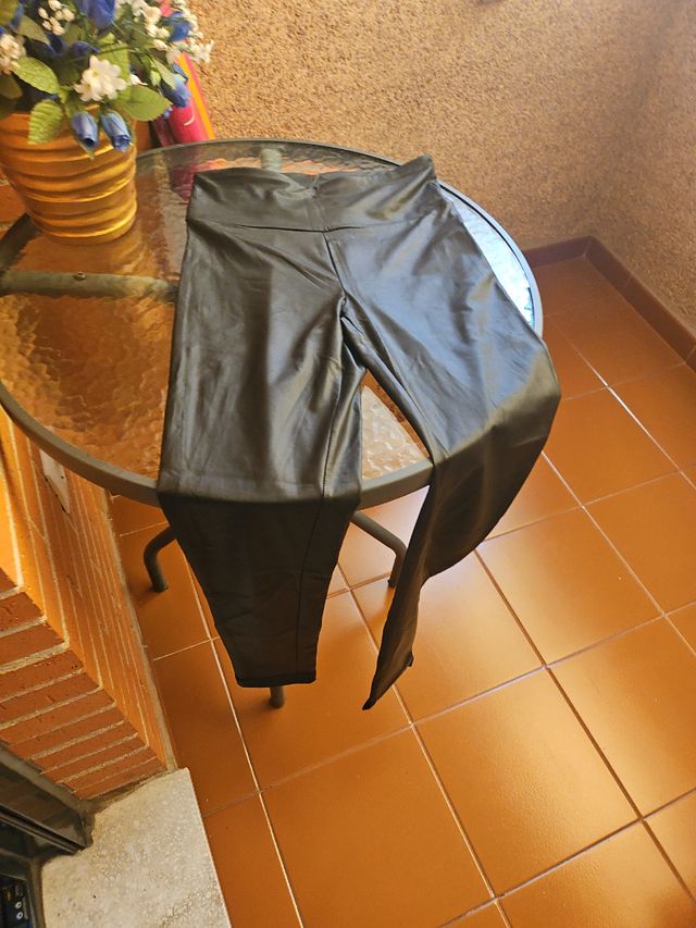 Pantaloni in similpelle da bambina Primark XS