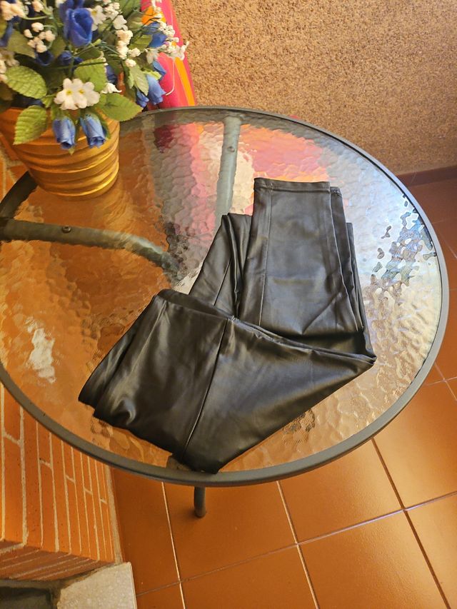 Pantaloni in similpelle da bambina Primark XS