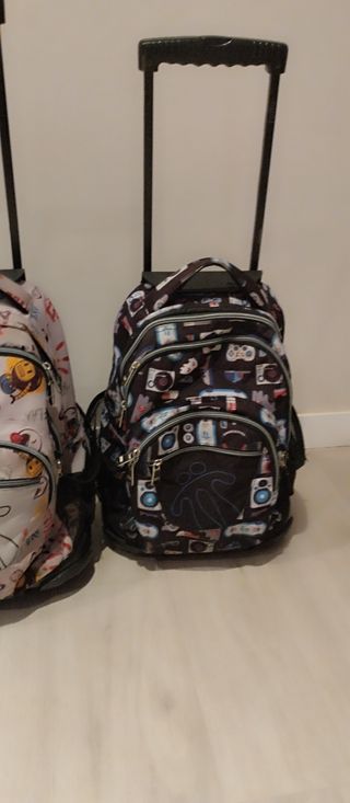 Mochilas Totto con ruedas el precio es de las dos