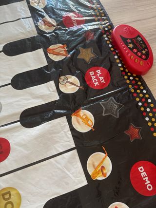 Piano de suelo musical EurekaKids