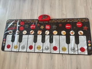 Piano de suelo musical EurekaKids