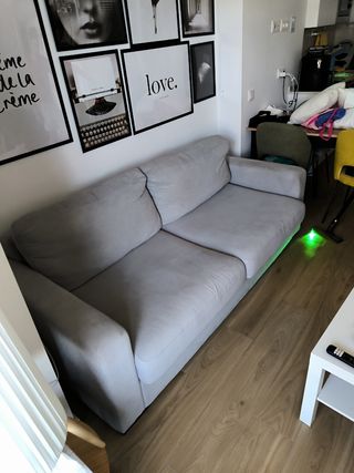 Sofá Gris Tela y Madera