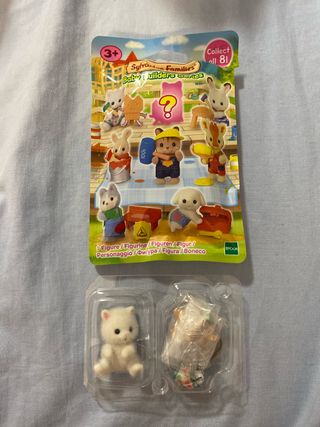 Sylvanian Families Gatito Pelusín Serie Baby Build