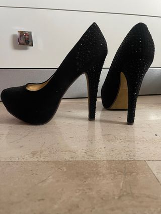 Zapatos de tacón negros con brillantes