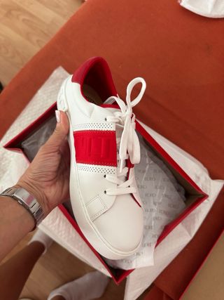 Zapatillas Blancas y Rojas Nuevas