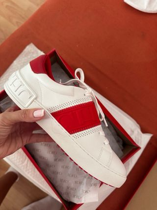 Zapatillas Blancas y Rojas Nuevas