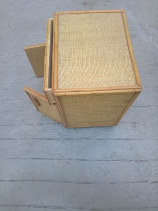Mueble de mimbre con cajón y puertas