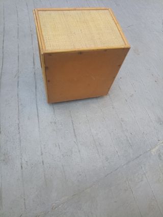 Mueble de mimbre con cajón y puertas